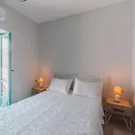 Appartement George Seafront Néon Oítilon