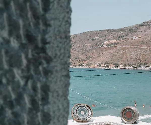 George Seafront * Néon Oítilon